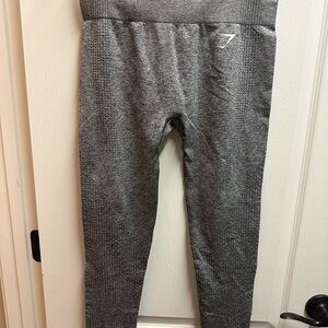 Gymshark  woman Gray Leggings size L/ pre owned 750